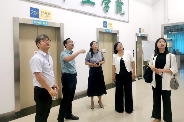 参观甘肃农业大学久久热
教学科研平台_副本.jpg