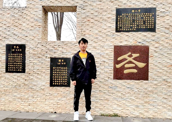 94ab6d4be3194b05a7b133ba8753c690.jpg 刘鹏2.jpg