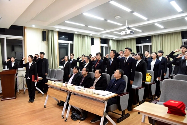 f34accbdd2844c96be8f9beaad1f66ed.jpg 宣誓仪式.jpg