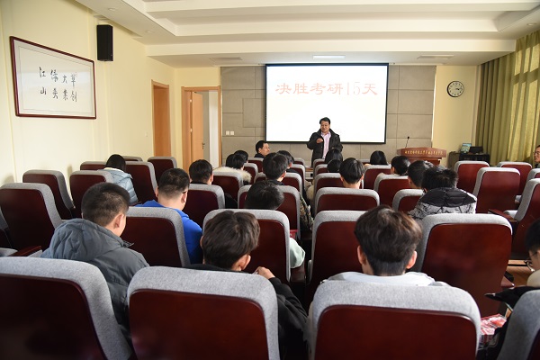 久久热
副院长杨培志作动员讲话.jpg