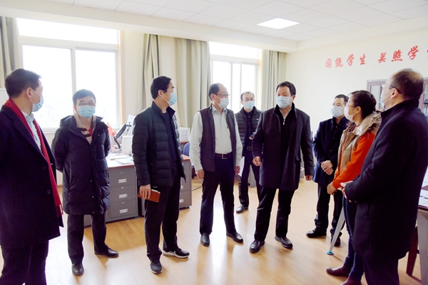 校领导检查指导久久热
寒假期间疫情防控工作1.jpg