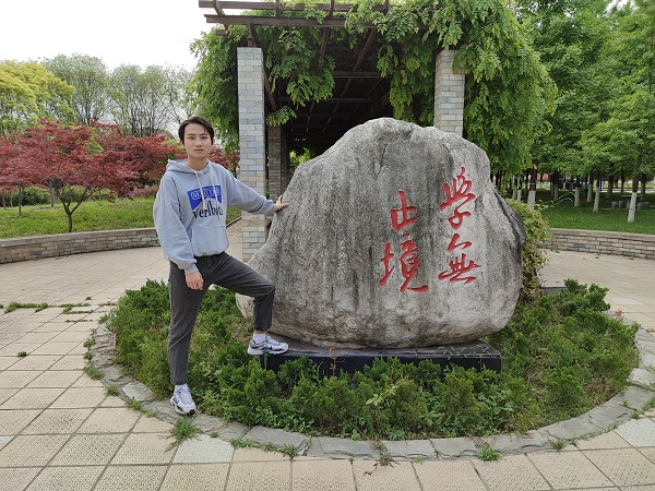 f699e84ee28d49028a3dd6bb34cfeba6.jpg 刘欢欢.jpg