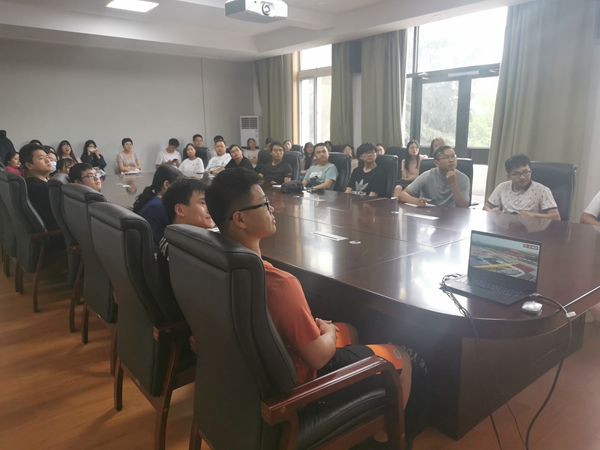 995ab94c0d924330a352ab30a558a077.jpg 师生观看庆典2_副本.jpg