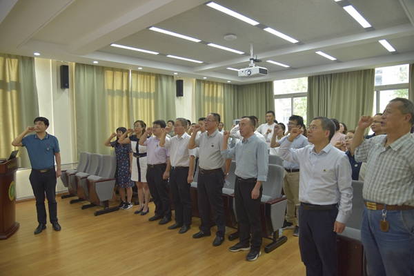 d40b908079104485a42002c0b22726a8.jpg 集体宣誓_副本.jpg