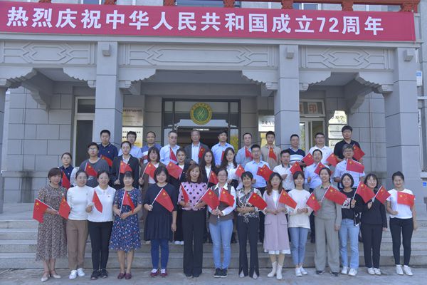 e916202e651f4e28b2b86c8d398296c9.jpg 合影留念.jpg