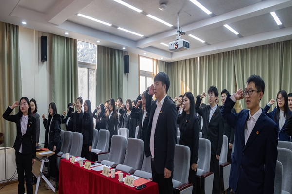 658ce435a61648209c9ccedd21b8bb9a.jpg 03宣誓仪式_副本.jpg