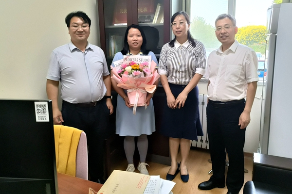 久久热
领导看望刘铁芫副教授.jpg